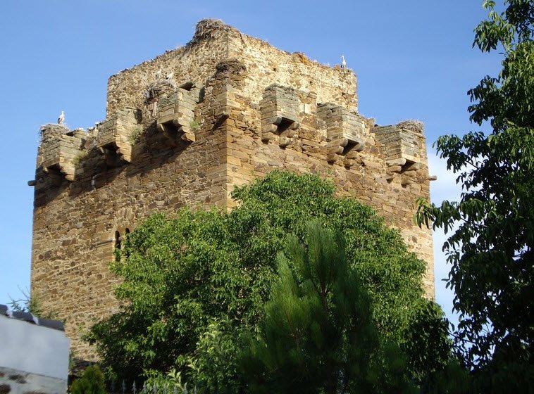 Castillo de Quintana del Marco (sólo queda torre), Spain
